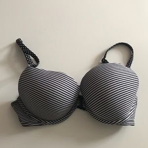 Victoria's Secret clip in front bra